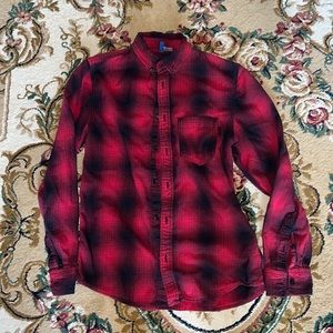 H&M Divided red and black plaid long-sleeved button down shirt